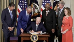 How the "Inflation Reduction Act" Approved by Biden Targets Both Decarbonization and US Energy Sovereignty
